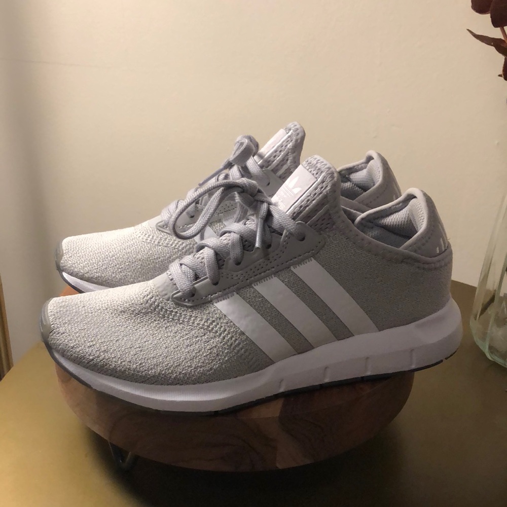 EUC Adidas Swift Run sneakers